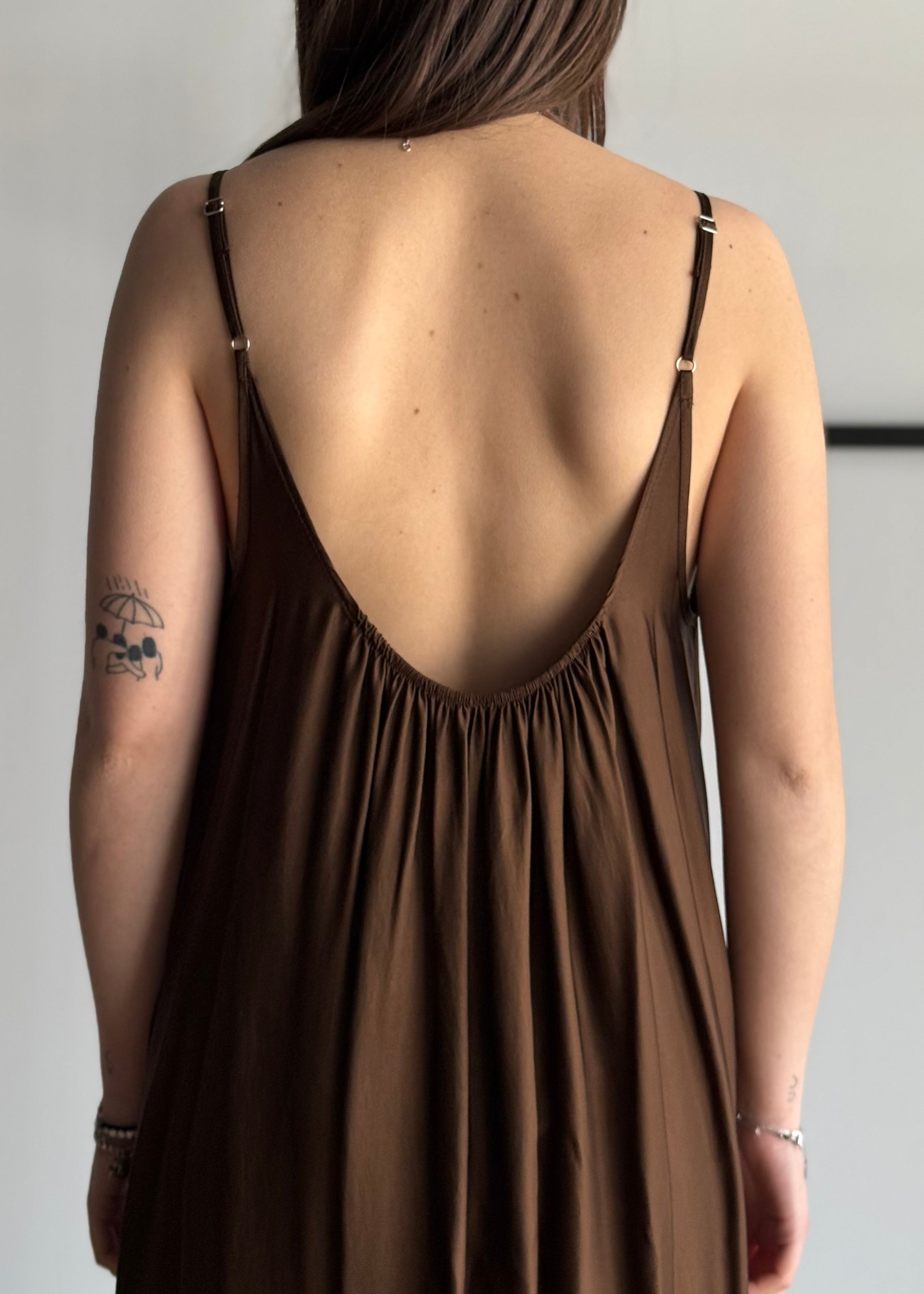 Abito lungo ZAHJR in satin moro