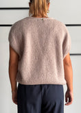 Carica l'immagine nel visualizzatore della galleria, Gilet cashà in maglia soft con bottoni - PHILIALOFT
