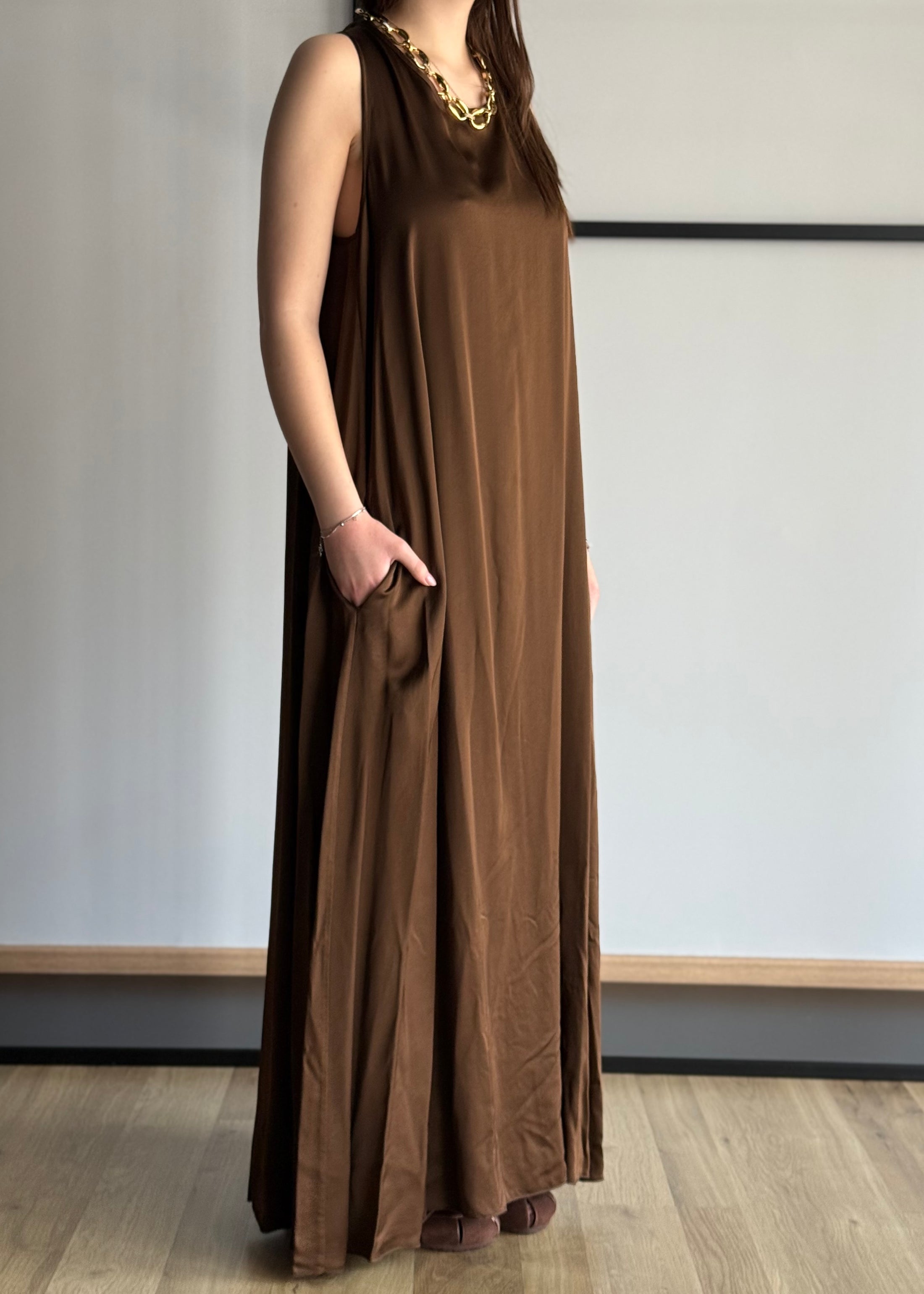 Abito lungo ZAHJR in satin moro