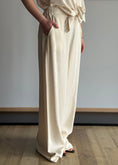 Carica l'immagine nel visualizzatore della galleria, Pantalone palazzo ZAHJR latte
