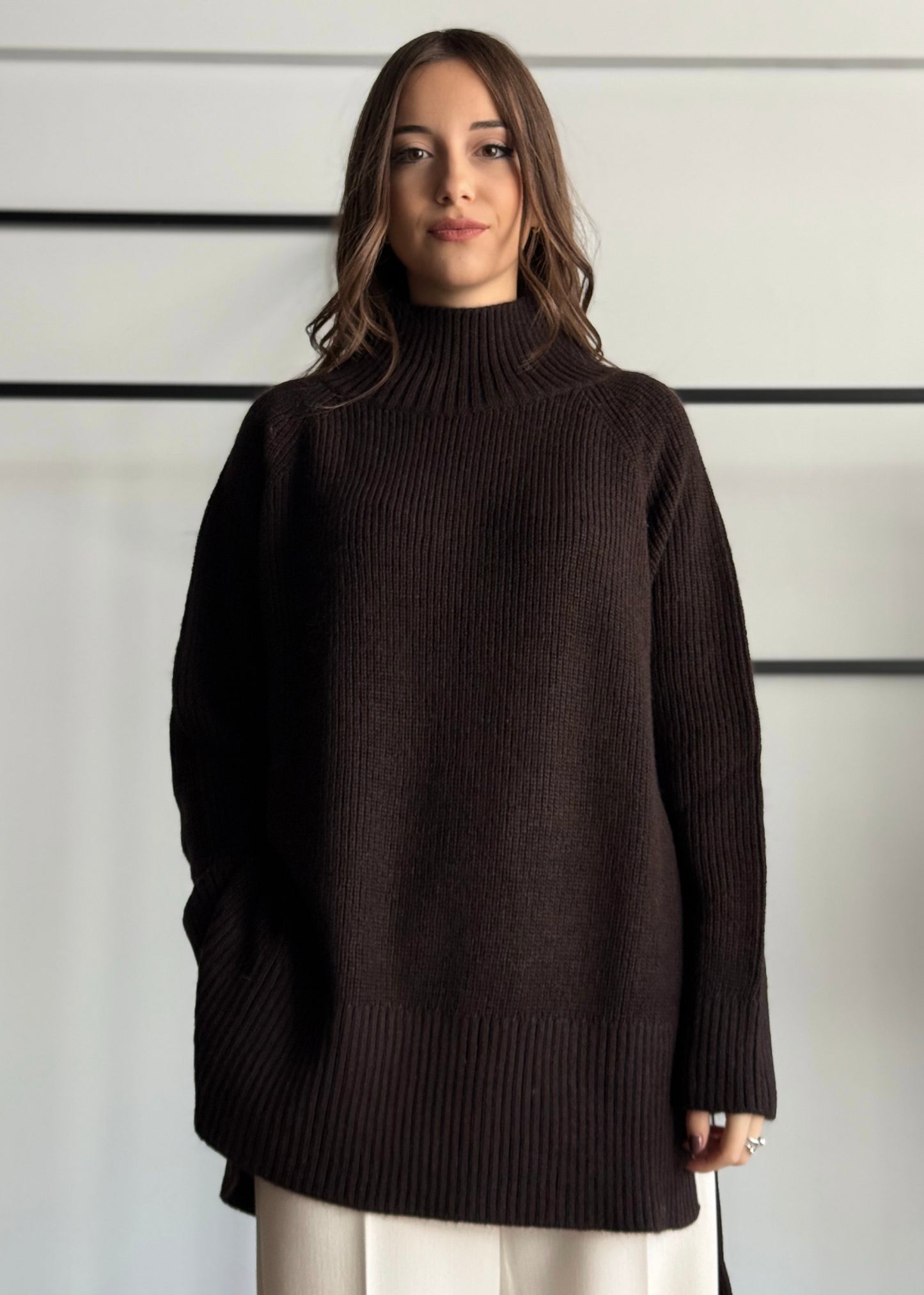 Maglia dolcevita a coste laterali -KONTATTO