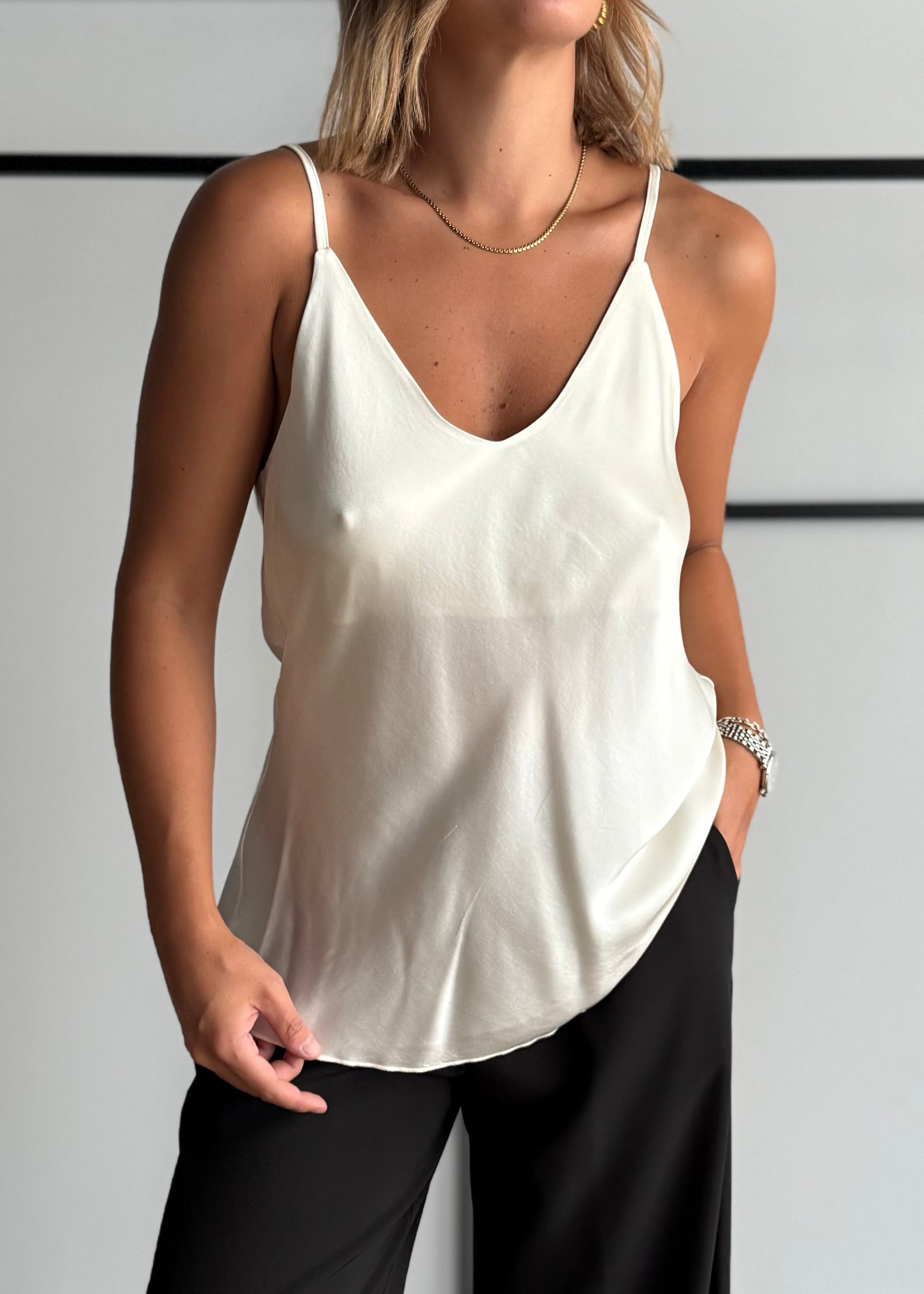 Top satinato crema con spalline regolabili