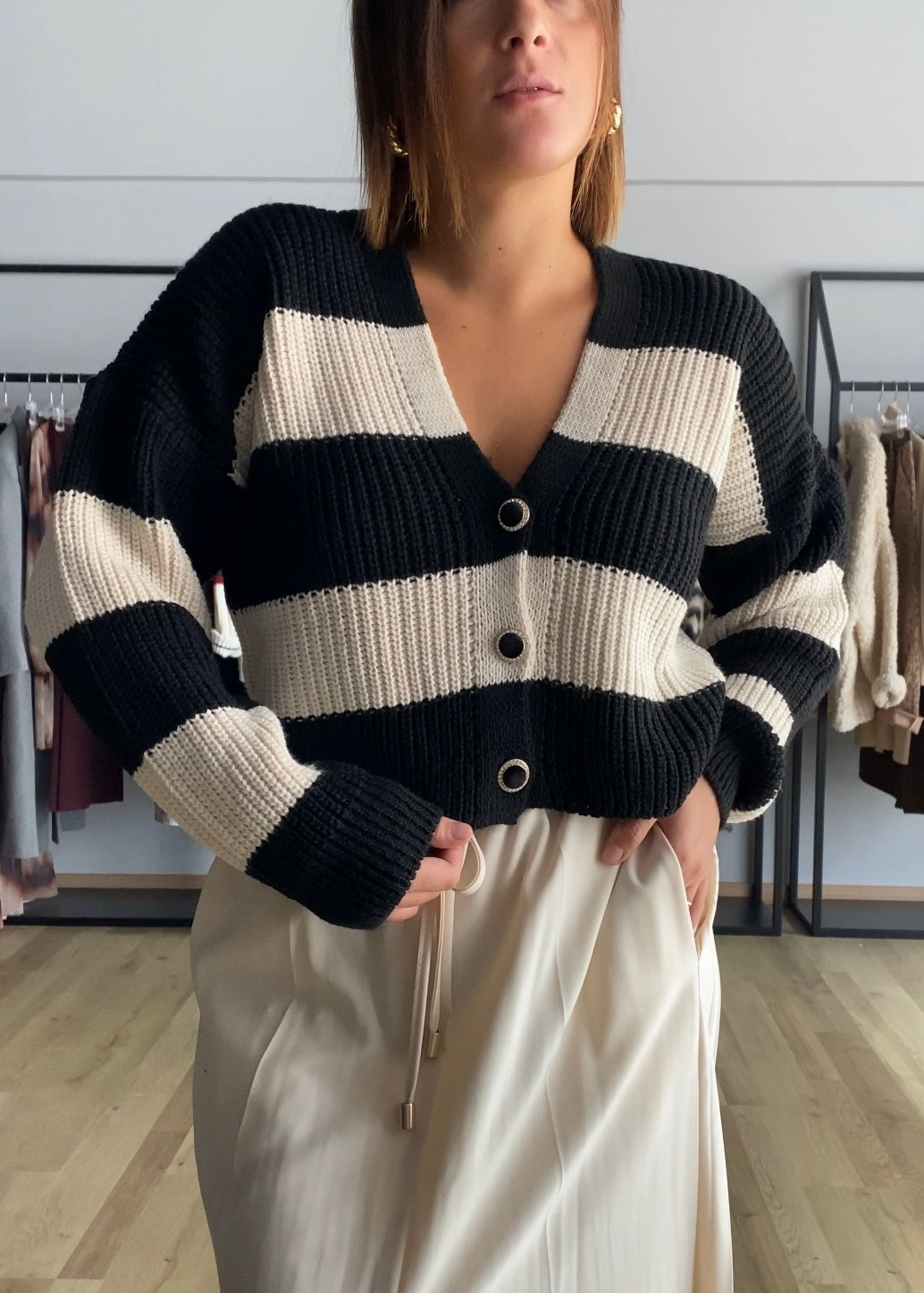 Cardigan con bottoni gioiello