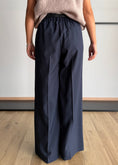 Carica l'immagine nel visualizzatore della galleria, Pantalone blu palazzo con cintura - ZAHJR
