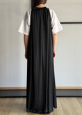 Carica l'immagine nel visualizzatore della galleria, Abito lungo ZAHJR in satin nero
