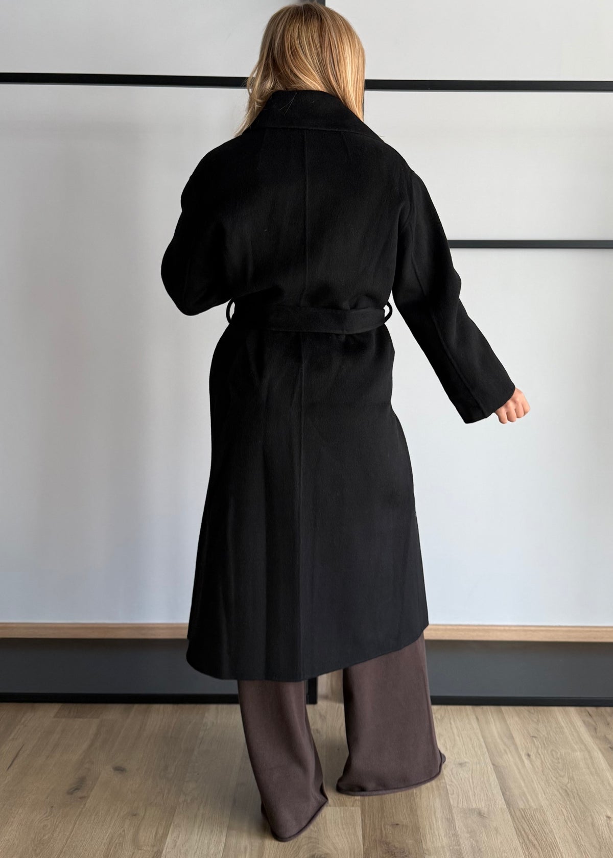 Cappotto lungo con cintura e sciarpa abbinata - KONTATTO